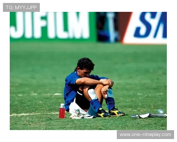 零犯规足球传奇：探秘那些完美无瑕的球星与他们的绿茵奇迹